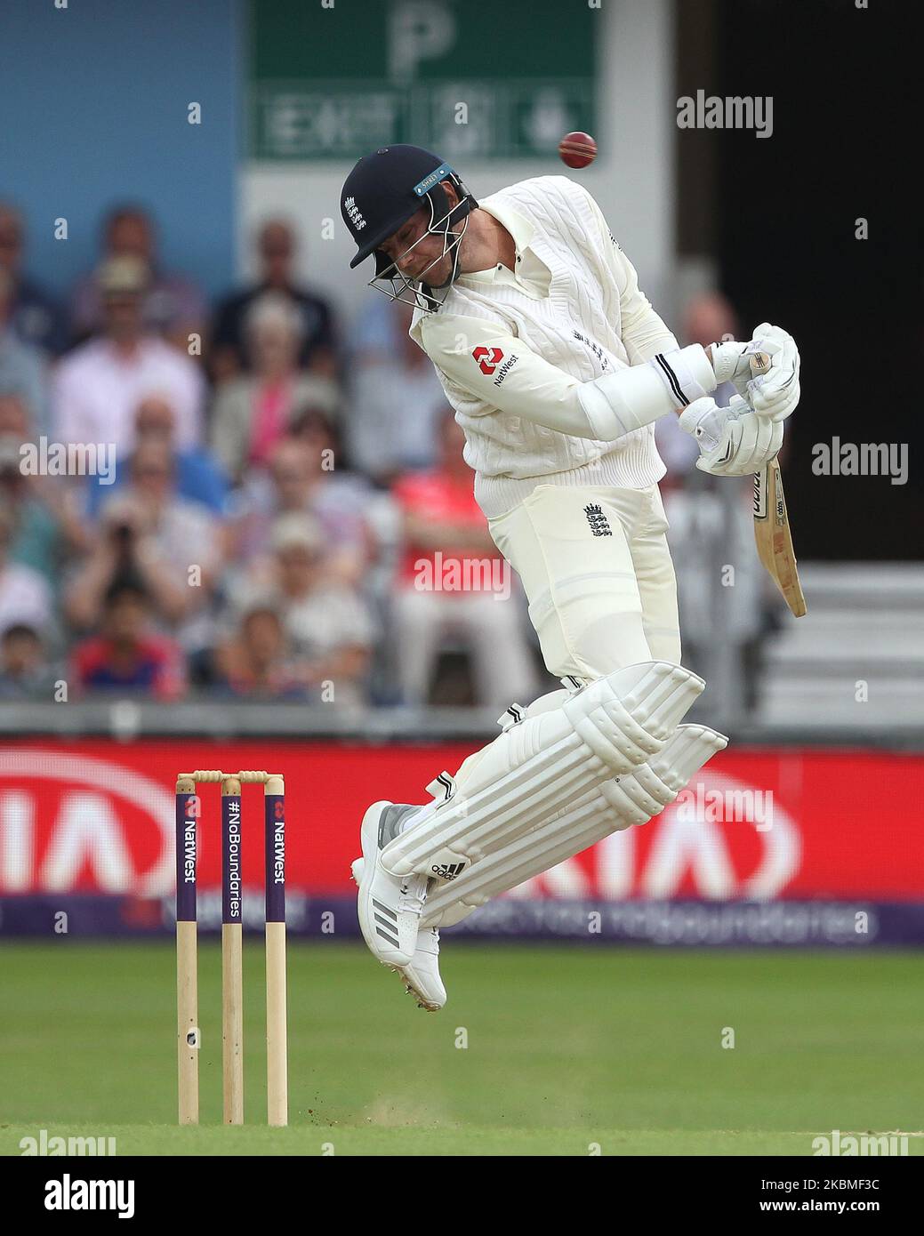 Stuart Broad of England avoids a short pitched delivery during the third day of the Second Nat West Test match between England and Pakistan at Headingley Cricket Ground, Leeds on Sunday 3rd June 2018. (Photo by Mark Fletcher/MI News/NurPhoto) Stock Photo