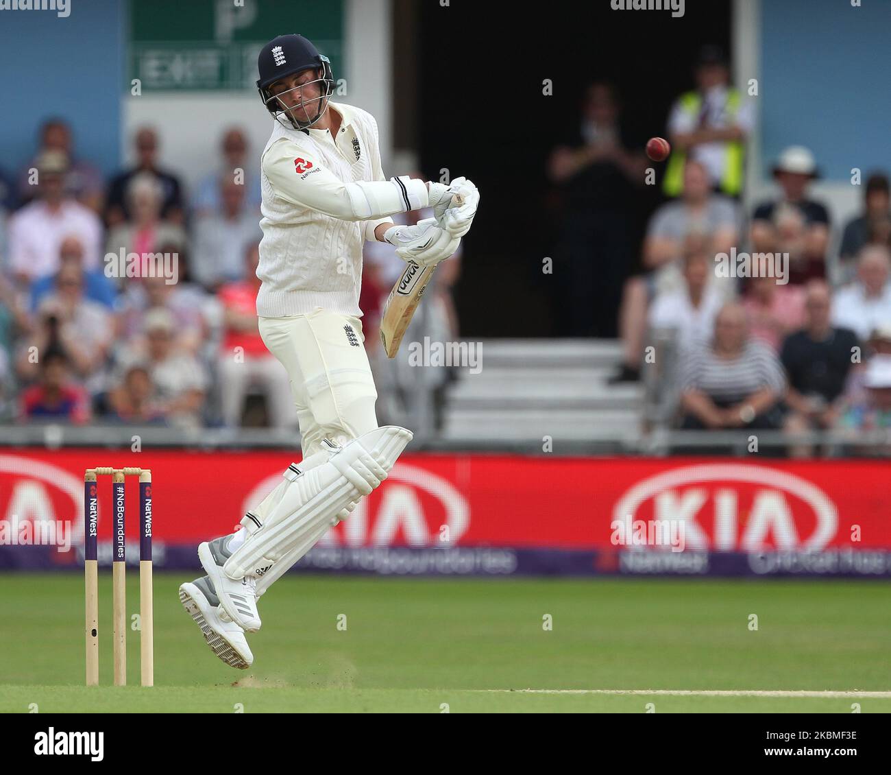 Stuart Broad of England avoids a short pitched delivery during the third day of the Second Nat West Test match between England and Pakistan at Headingley Cricket Ground, Leeds on Sunday 3rd June 2018. (Photo by Mark Fletcher/MI News/NurPhoto) Stock Photo