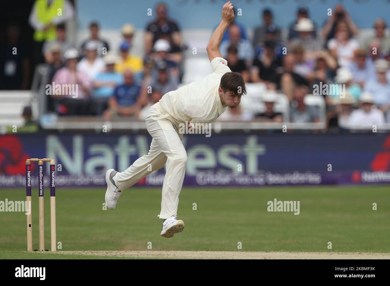 Chris Woakes of England bowling during the first day of the Second Nat West Test match between England and Pakistan at Headingley Cricket Ground, Leeds on Friday 1st June 2018. (Photo by Mark Fletcher/MI News/NurPhoto) Stock Photo