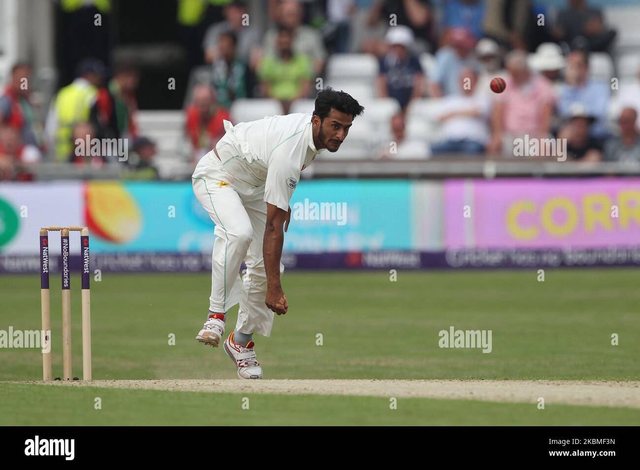 Hasan Ali of Pakistan bowling during the first day of the Second Nat West Test match between England and Pakistan at Headingley Cricket Ground, Leeds on Friday 1st June 2018. (Photo by Mark Fletcher/MI News/NurPhoto) Stock Photo