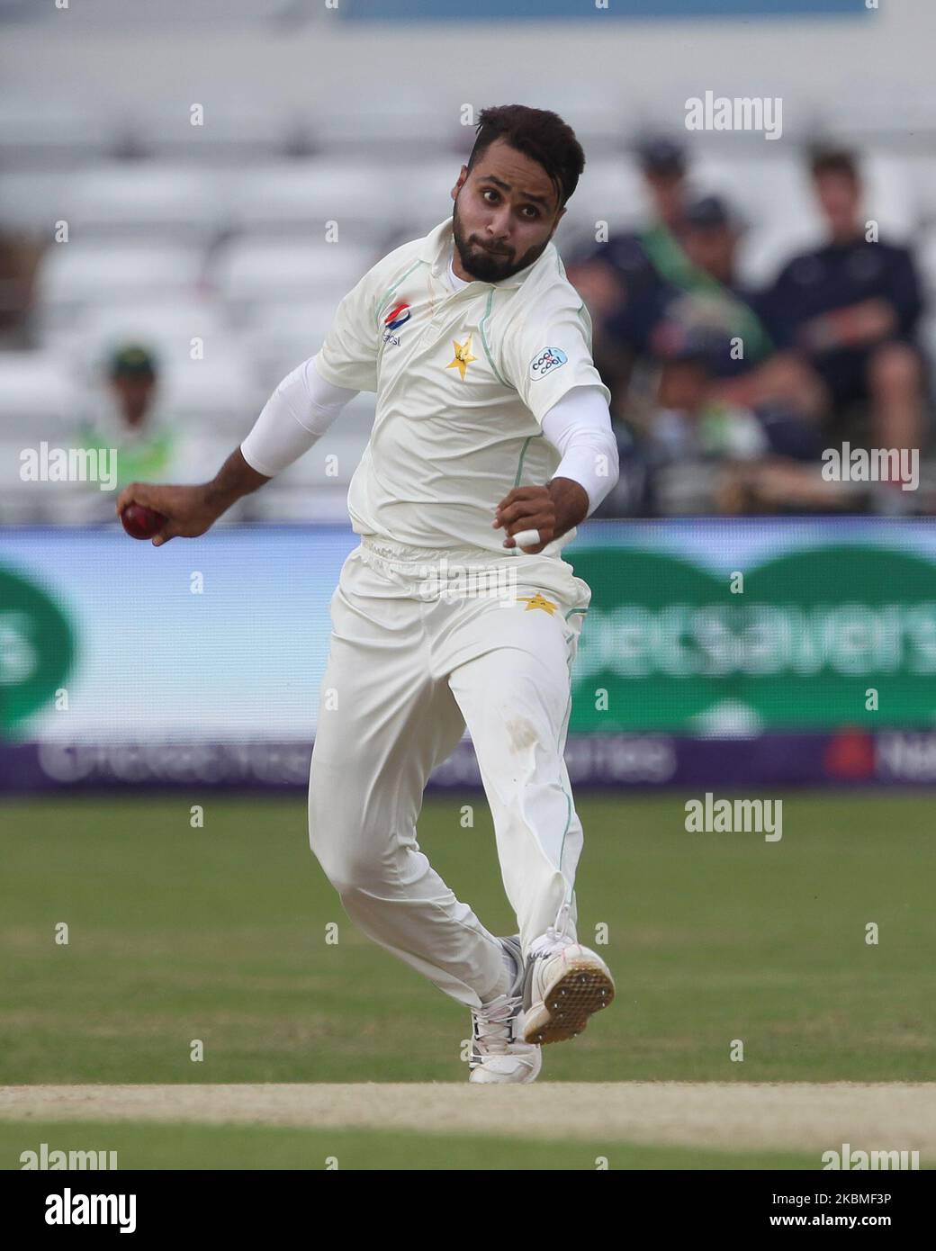 Faheem Ashraf of Pakistan bowling during the first day of the Second Nat West Test match between England and Pakistan at Headingley Cricket Ground, Leeds on Friday 1st June 2018. (Photo by Mark Fletcher/MI News/NurPhoto) Stock Photo