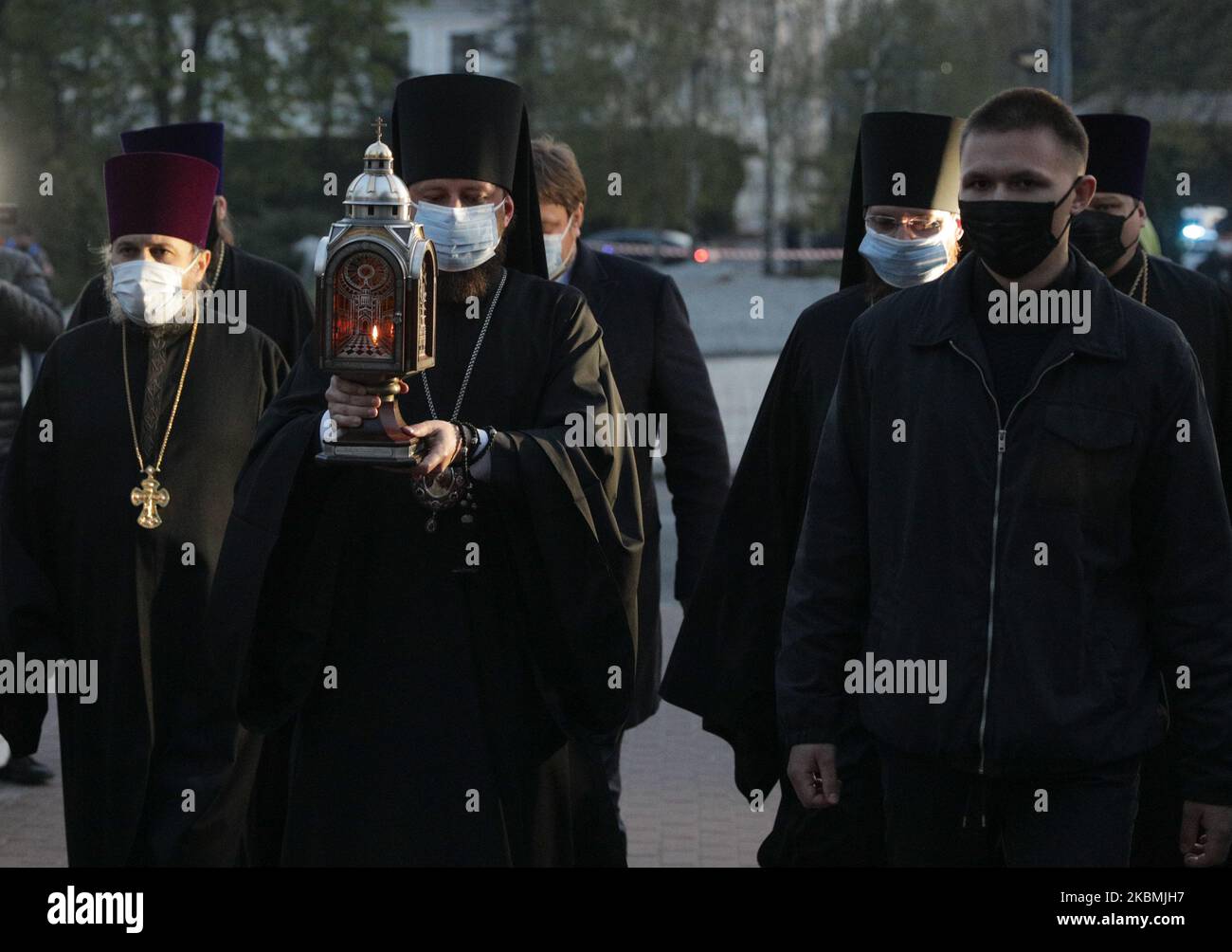 Orthodox priests of Russia-backed Ukrainian Orthodox Church of Moscow Patriarchate carry a Holy Fire after it was delivered from Jerusalem during Orthodox Easter celebration near of Kyiv-Pechersk Lavra in Kyiv, Ukraine, 18 April 2020. Easter is celebrated around the world by Christians to mark the resurrection of Jesus Christ from the dead and the foundation of the Christian faith. . (Photo by Sergii Kharchenko/NurPhoto) Stock Photo