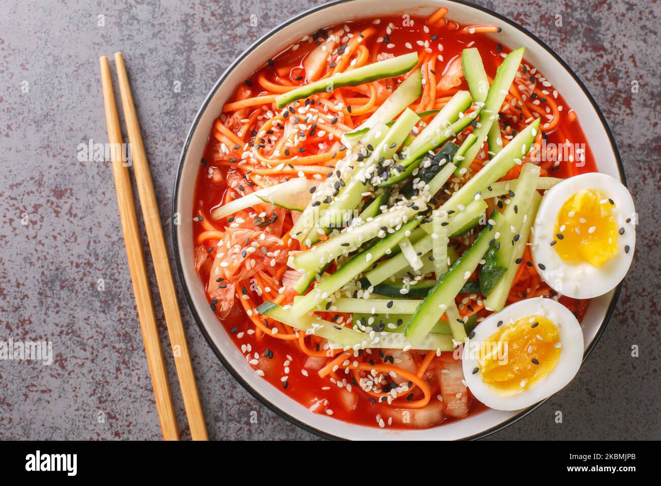 Korean cold noodles immagini e fotografie stock ad alta risoluzione - Alamy