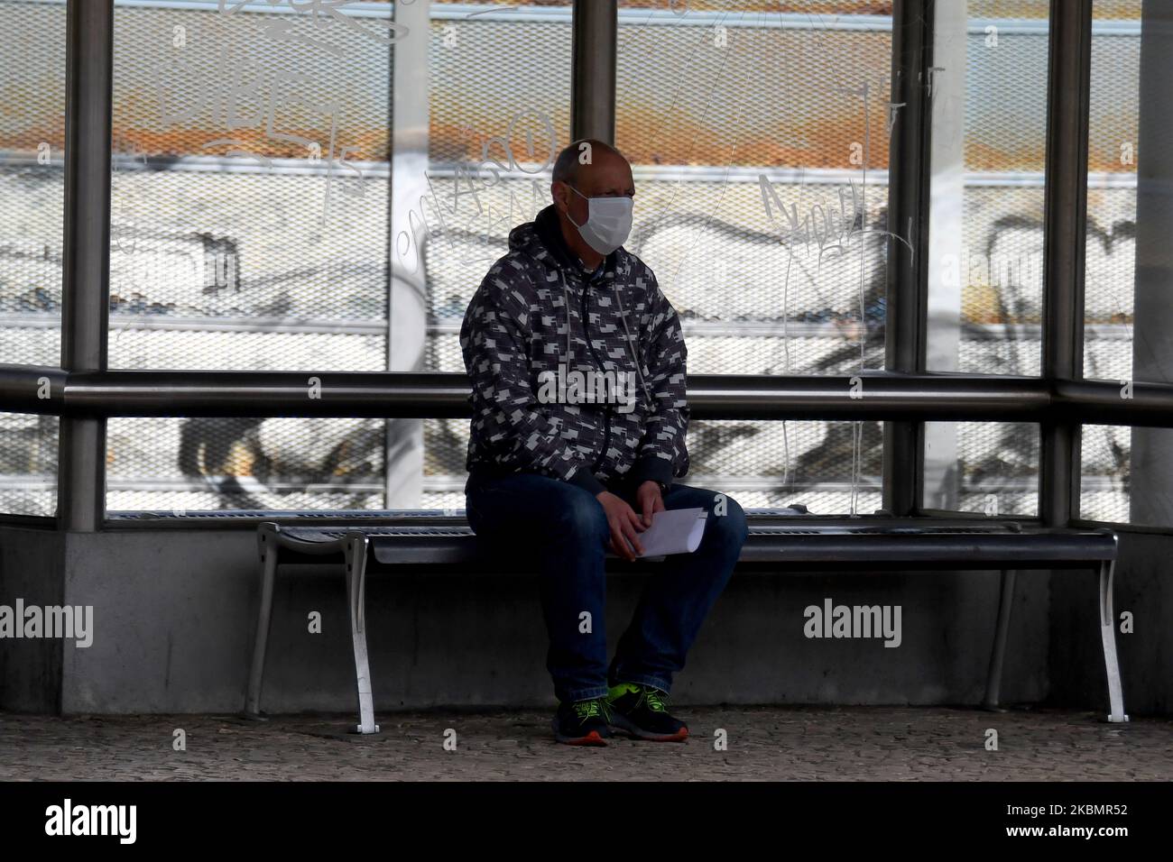 A man wearing a mask stands around the train station of Sintra, 22 April 2020. The devastation of the COVID-19 pandemic has shaken tourism, one of the main pillars of the Portuguese economy. The pandemic has attacked the tourism sector 'in an extremely violent manner' according to statements by political leaders of the Lusitanian nation. The Minister of Labor announced that her ministry has received more than 1,400 requests for simplified dismissal, which allows companies to suspend employment contracts or reduce employees' working hours. (Photo by Jorge Mantilla/NurPhoto) Stock Photo