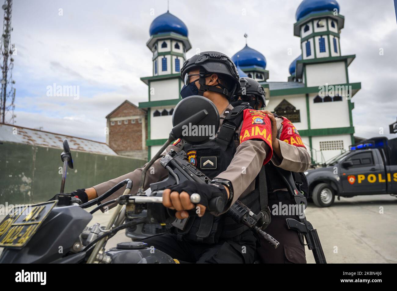 Some police officers left the mosque after giving understanding and appeal to the caretaker of a mosque for temporarily not performing congregational prayers during Ramadan in Palu, Central Sulawesi, Indonesia on April 30, 2020. Appeal based on a letter from the Ministry of Religion, Fatwa of the Indonesian Ulema Council (MUI) and the Central Sulawesi Governor Instruction. it is to prevent the spread of coronaviruses that are increasingly massive in the region. Until now, residents who have been confirmed positive for COVID-19 have reached 10,118 with 792 fatalities and 1,552 people recovered. Stock Photo