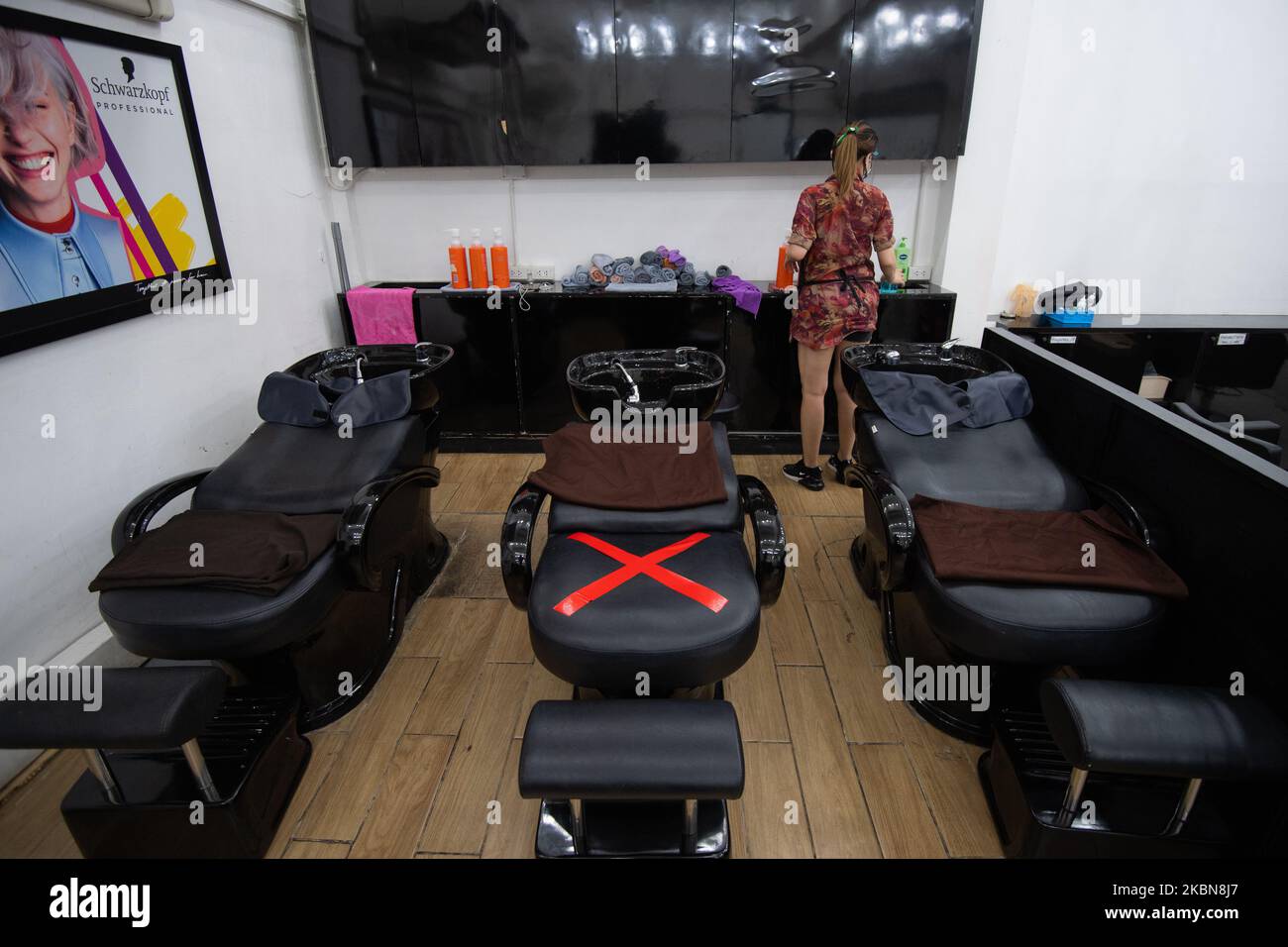 Barber shops reopen hires stock photography and images Alamy
