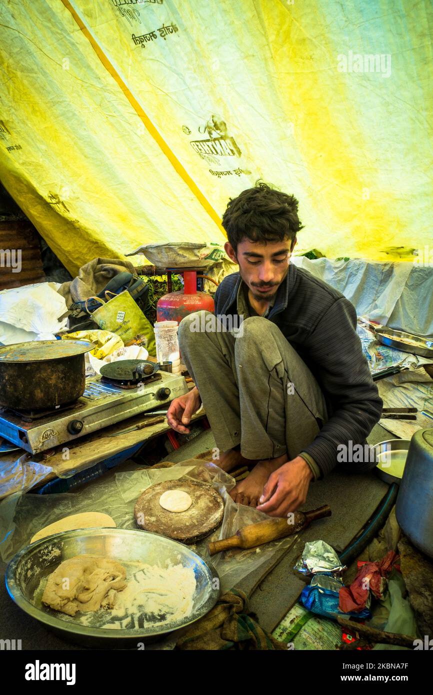 July 14th 2022, Himachal Pradesh India. A young villager cooking and preparing food for the visiting people in a camp during Shrikhand Mahadev Kailash Stock Photo