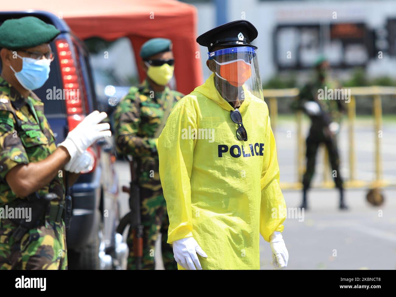 Sri Lankan police officers and Army officers wearing protective gear ...