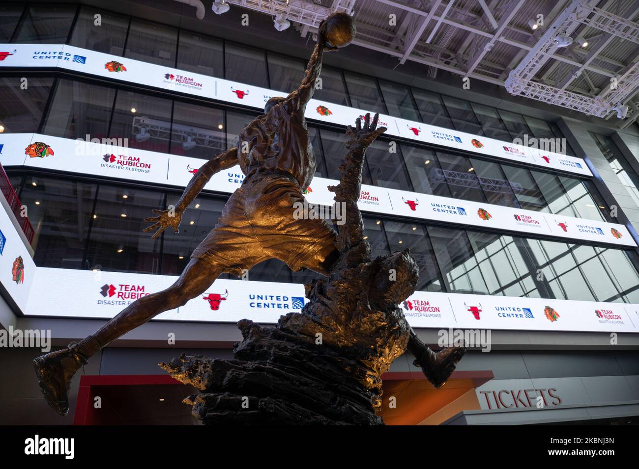 A Statue of Michael Jordan at the United Center, Chicago Editorial Photo -  Image of arena, midwest: 144718521