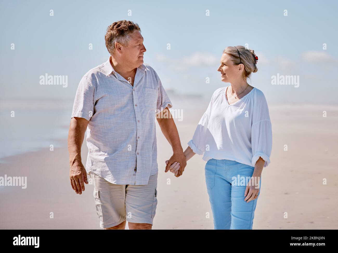 Old couple walking holding hands hi-res stock photography and images ...