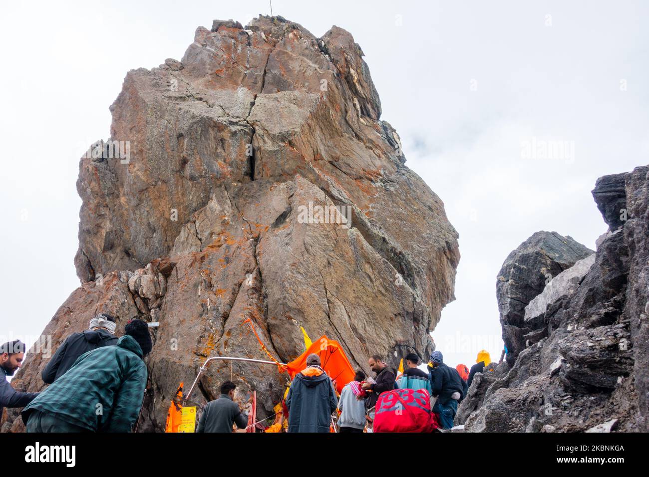July 14th 2022, Himachal Pradesh India. Devotees offering their prayers at Shrikhand Mahadev Peak, the Shivling, a symbol of Lord Shiva. Kailash Yatra Stock Photo