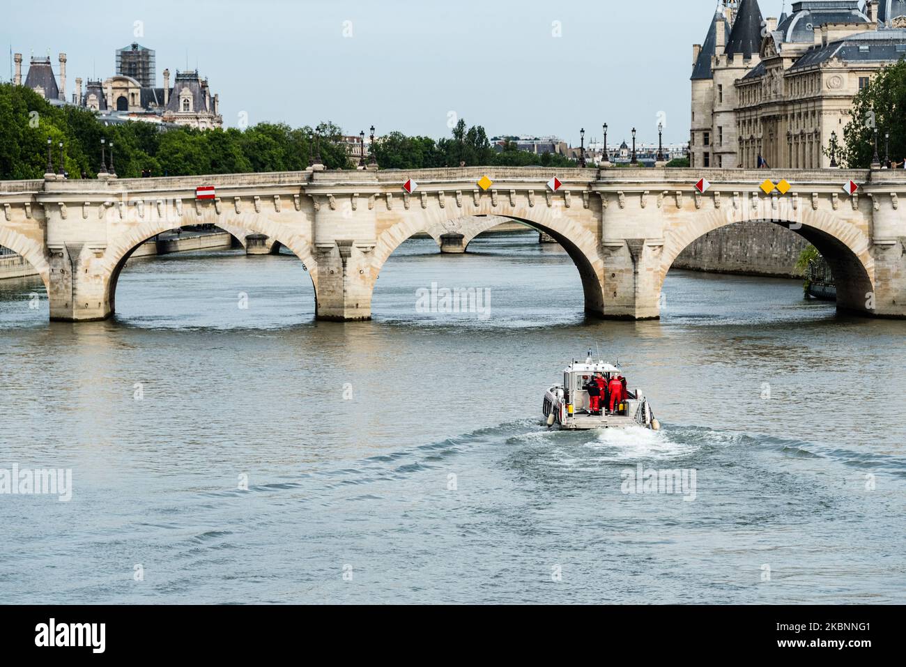 A boat of the Paris fire brigade watches the quays of the Seine this Tuesday, May 12, 2020 in Paris, the day after the end of the lockdown in France because of the COVID-19 pandemic, and the day after a controversy on the gatherings observed on the quays of the Canal Saint-Martin and the Seine for giant apero that led to the banning of alcohol consumption on these places, Parisians continue to gather at the end of the day on the quays to enjoy the sun and walk or bike. (Photo by Samuel Boivin/NurPhoto) Stock Photo