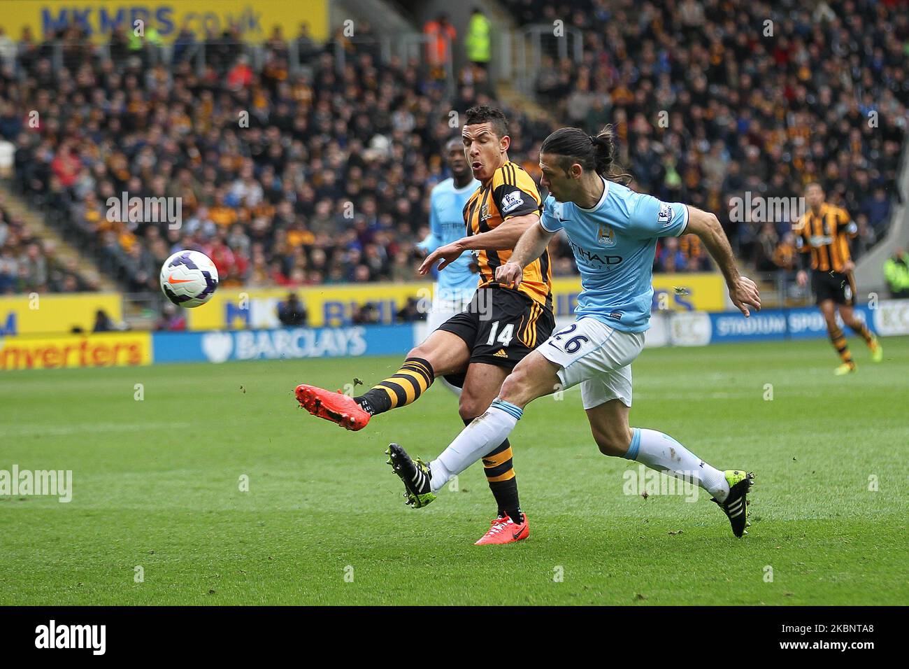 Martin Demichelis of Manchester City crosses the ball past Hull City's Jake Livermore during the Premier League match between Hull City and Manchester City at the KC Stadium, Kingston upon Hull on Saturday 15th March 2014 (Photo by Mark Fletcher/MI News/NurPhoto) Stock Photo