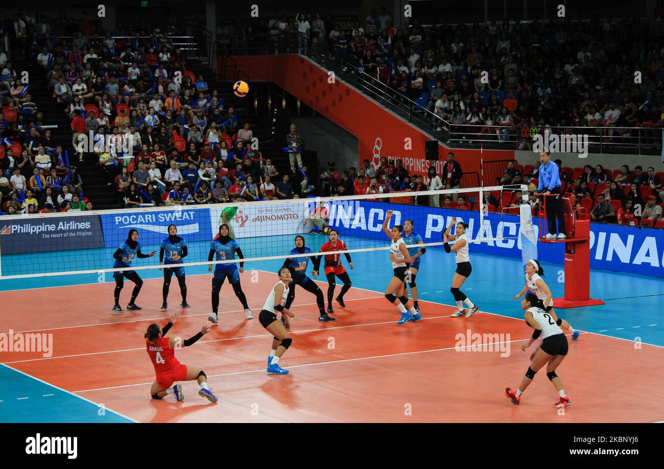 In this photo taken on 07 December 2019, volleyball athletes anticipate the  ball during the 30th Southeast Asian Games bronze medal match for indoor  volleyball between teams Indonesia and Philippines at the