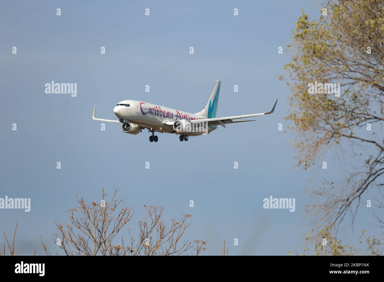 B-1990 | Boeing 737-89P | China United Airlines | ZUCK-ZX