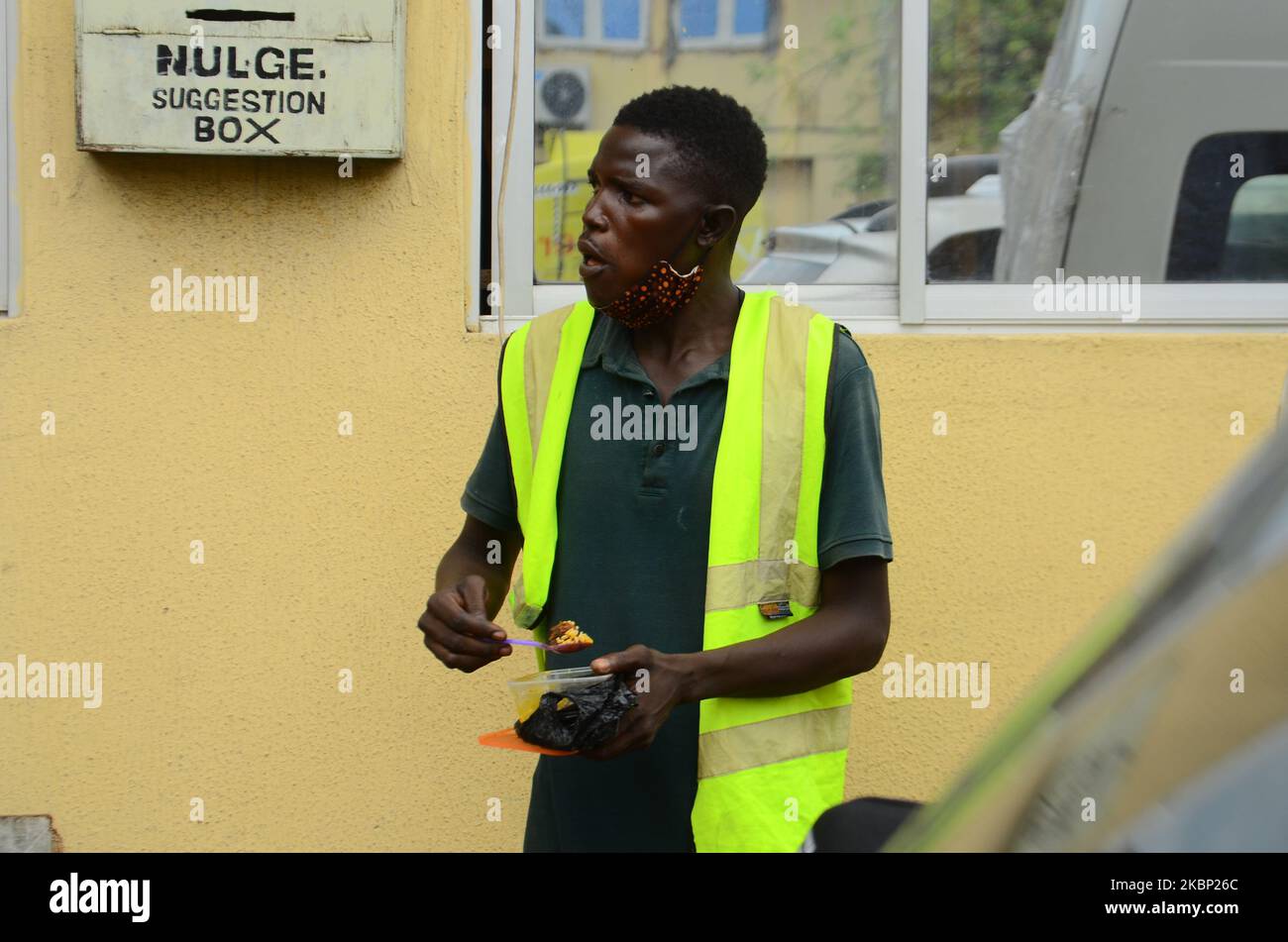A coronavirus COVID-19 offender eat after concluding his community service in Lagos, after the Lagos State Special Offences (Mobile) Court sentenced 202 persons to community service and a fine of N5,000 each for violating the stay-at-home meant to contain the spread of the Covid-19 pandemic on Tuesday 19, May 2020. (Photo by Olukayode Jaiyeola/NurPhoto) Stock Photo
