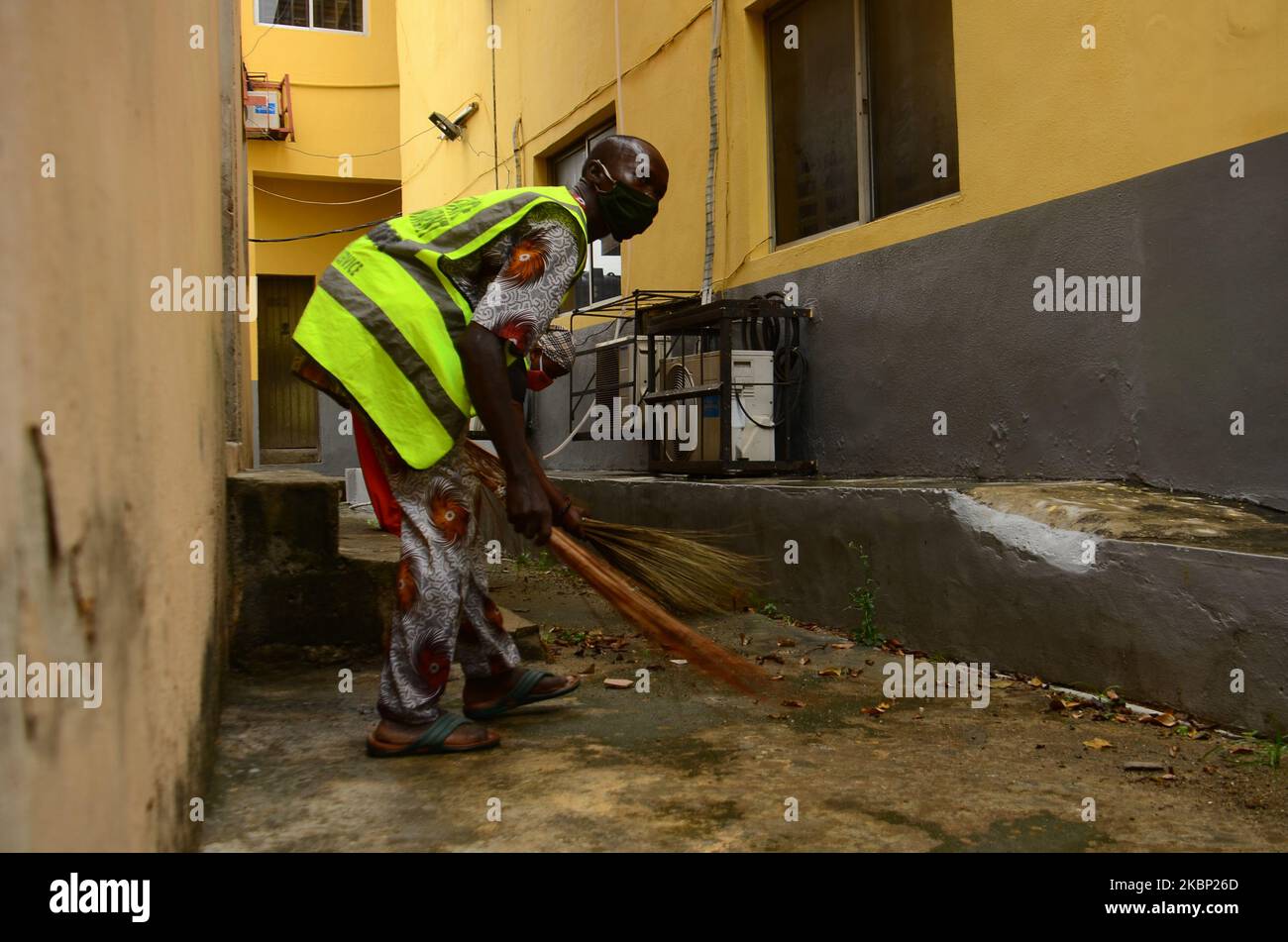A coronavirus COVID-19 offender during his community service in Lagos, after the Lagos State Special Offences (Mobile) Court sentenced 202 persons to community service and a fine of N5,000 each for violating the stay-at-home meant to contain the spread of the Covid-19 pandemic on Tuesday 19, May 2020. (Photo by Olukayode Jaiyeola/NurPhoto) Stock Photo
