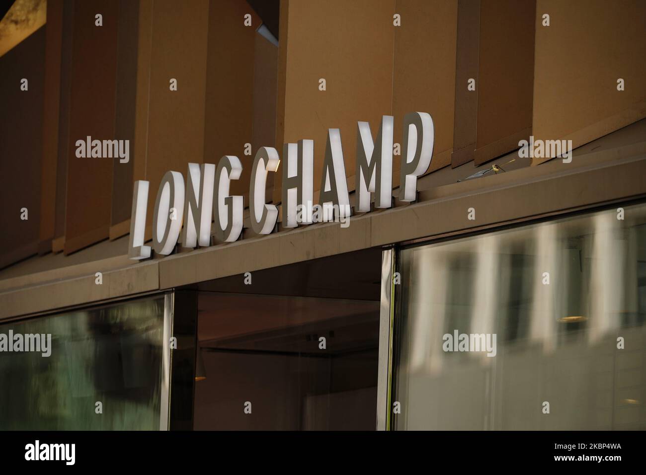 A view of Longchamp during the coronavirus pandemic on May 20, 2020 in 5th Ave., New York City. COVID-19 has spread to most countries around the world, claiming over 316,000 lives with over 4.8 million infections reported. (Photo by John Nacion/NurPhoto) Stock Photo