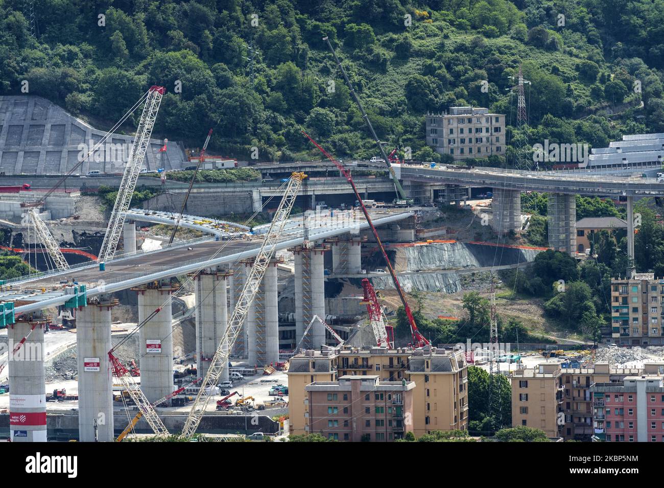View of the new viaduct that will connect Genoa again from east to west on May 22, 2020 in Genoa, Italy. The new bridge will consist of a steel deck, with a continuous girder of a total length of 1067 meters consisting of 19 spans. The last span of the bridge designed by architect Renzo Piano has just been fixed. (Photo by Fabrizio Di Nucci/NurPhoto) Stock Photo