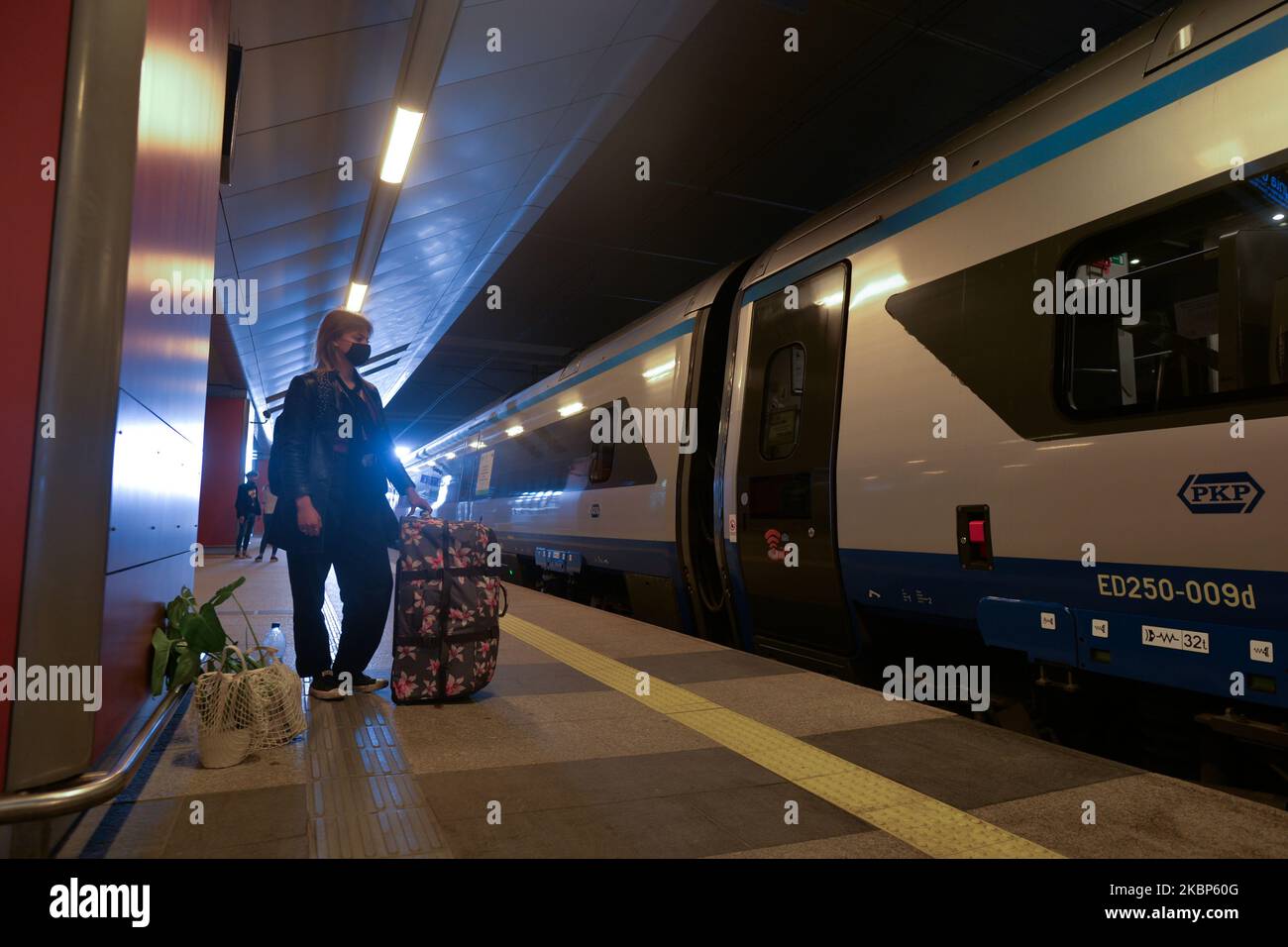 A lady waits to get on the train at Krakow central train station. Polish national railway operator PKP Intercity has restored the high-speed traffic. The first Pendolino trains returned to the tracks today after a two-month suspension. However, only the Krakow – Warsaw – Gdynia route is served at the moment. On Friday, May 22, 2020, Krakow, Lesser Poland Voivodeship, Poland (Photo by Artur Widak/NurPhoto) Stock Photo