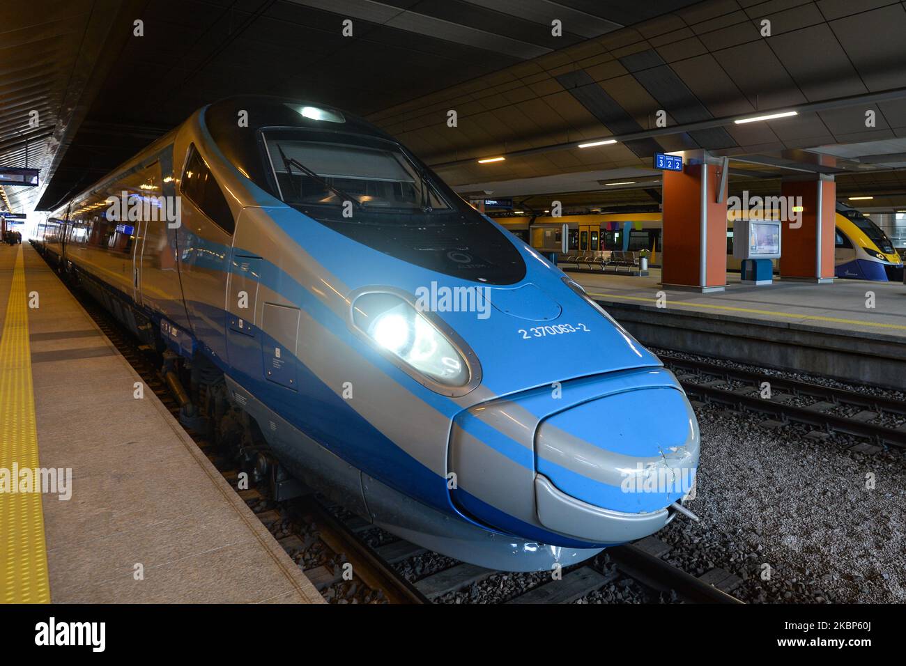 A view of a Pendolino train seen in Krakow central train station. Polish national railway operator PKP Intercity has restored the high-speed traffic. The first Pendolino trains returned to the tracks today after a two-month suspension. However, only the Krakow – Warsaw – Gdynia route is served at the moment. On Friday, May 22, 2020, Krakow, Lesser Poland Voivodeship, Poland (Photo by Artur Widak/NurPhoto) Stock Photo