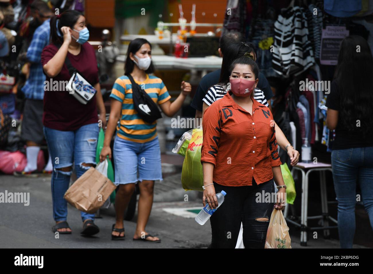 The number of customers decreases while walking for shopping at Pratunam fashion market on Saturday, May 23, 2020 in Bangkok, Thailand. As Thailand allowances to reopen shopping malls and an easing of measures to combat the spread of the coronavirus after Thailand's lockdown was partially lifted and the number of new infections continues to decline. (Photo by Vachira Vachira/NurPhoto) Stock Photo