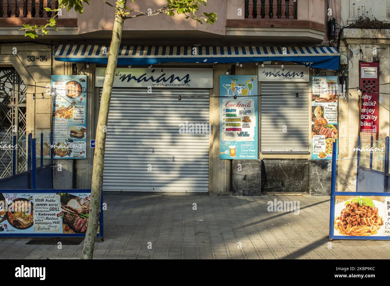 A restaurant of la Barceloneta beach closed when Barcelona begins to easy the lockdown in phase 1 which allows the installation of bar terraces and restaurants on public roads, respecting the distances between tables due to the Covid-19 infection. On May 25, 2020 in Barcelona, Spain. (Photo by Xavier Bonilla/NurPhoto) Stock Photo