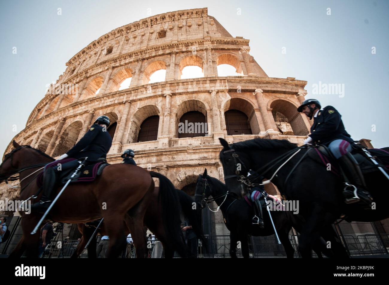 Police on horseback in Rome, Italy, on 1st June, 2020 during the reopening to the public of one of Italy's most visited monument, after more of two months of lockdown for the coronavirus pandemics. The Colosseum, Palatine, Roman Forum and Domus Aurea reopens to the public on 1 June with some access restrictions for visitors. (Photo by Andrea Ronchini/NurPhoto) Stock Photo