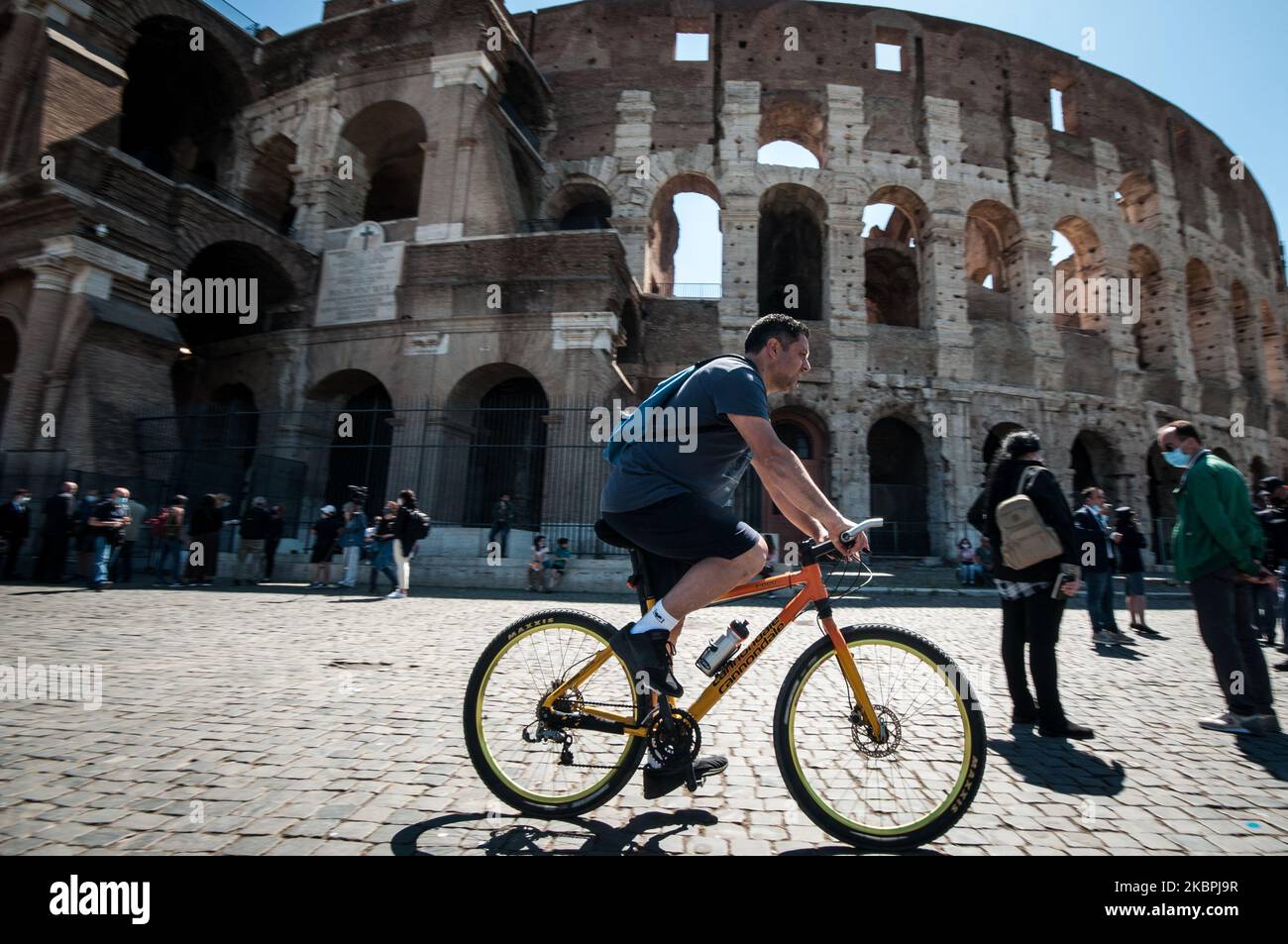 Tourist outside the Colosseum in Rome, Italy, on 1st June, 2020 during the reopening to the public of one of Italy's most visited monument, after more of two months of lockdown for the coronavirus pandemics. The Colosseum, Palatine, Roman Forum and Domus Aurea reopens to the public on 1 June with some access restrictions for visitors. (Photo by Andrea Ronchini/NurPhoto) Stock Photo