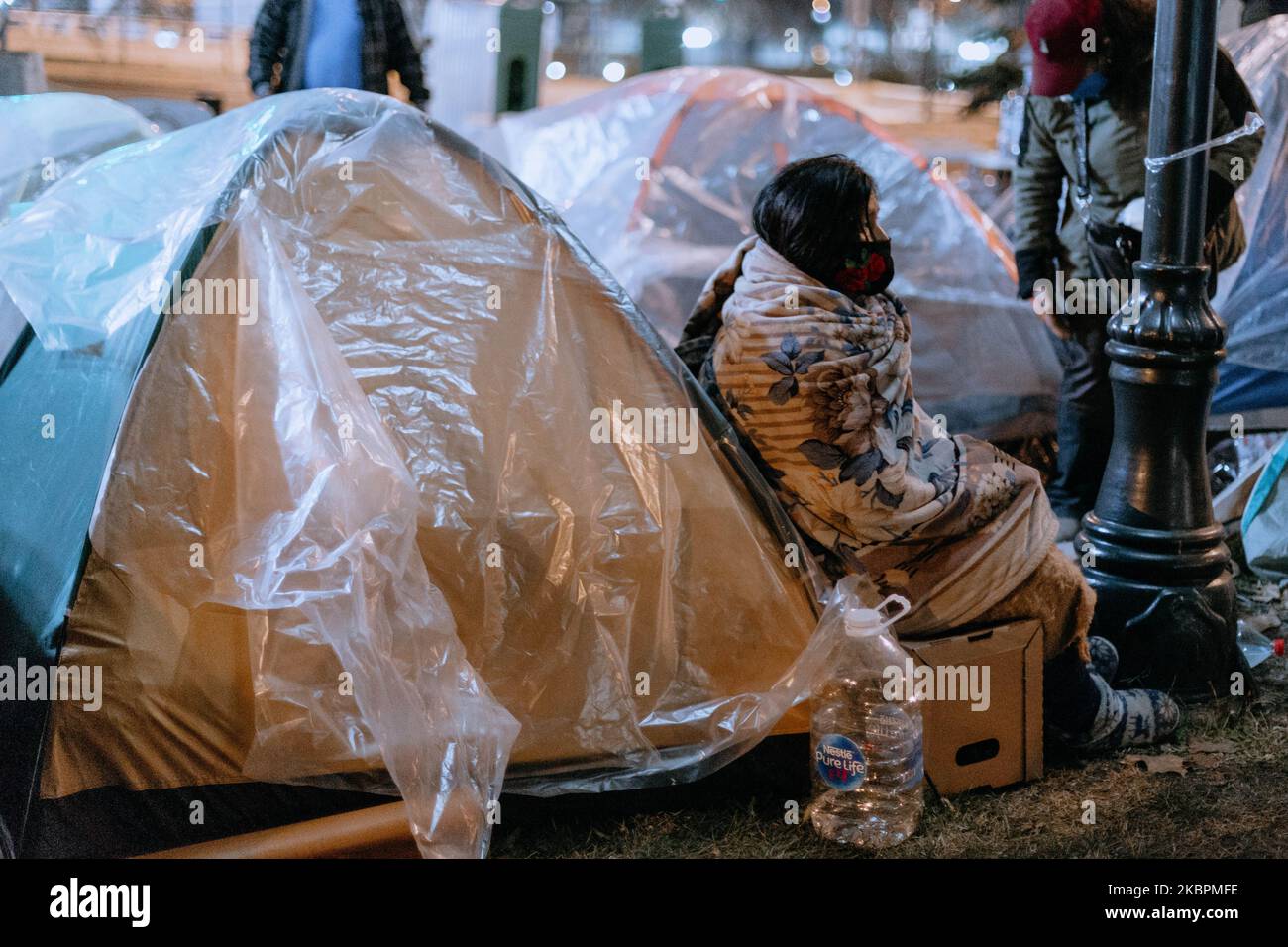 Hundreds of Bolivian citizens camping outside their consulate in Santiago, Chile, on June 2, 2020 demand repatriation, amid the lack of work due the coronavirus. Citizens of Peru, Bolivia, Venezuela and Colombia living in Chile are camping in front of their respective consulates to demand that they help them to return home. (Photo by Gonzalo Murillo Iturbe/NurPhoto) Stock Photo