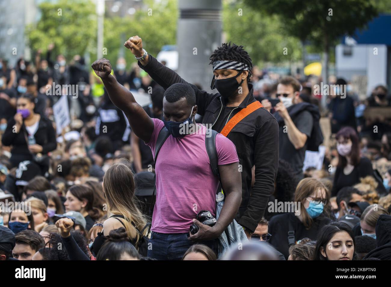 People protest against racism and police brutality and pay tribute to George Floyd in Alexanderplatz in Berlin, Germany on June 06, 2020. About 15,000 people attended a demonstration in the German Capital today and many similar events were held througout Europe and the world. (Photo by Emmanuele Contini/NurPhoto) Stock Photo