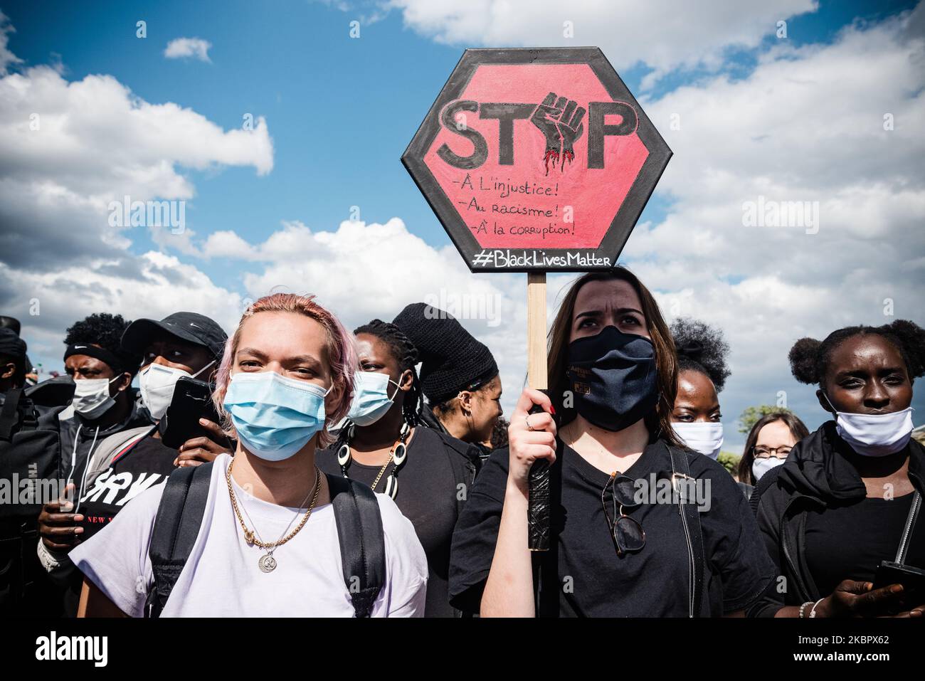 Demonstrators brandished placards with the slogans 'Stop injustice, racism and corruption' at a rally of the Black Lives Matter movement that took place on the Place de la Concorde in front of the US Embassy in Paris, organised at the initiative of the Ligue de Défense Noire Africaine (LDNA) and the Anti-Negrophobia Brigade brought together several thousand demonstrators who came with numerous placards with slogans for George Floyd, against police violence and against racism. (Photo by Samuel Boivin/NurPhoto) Stock Photo