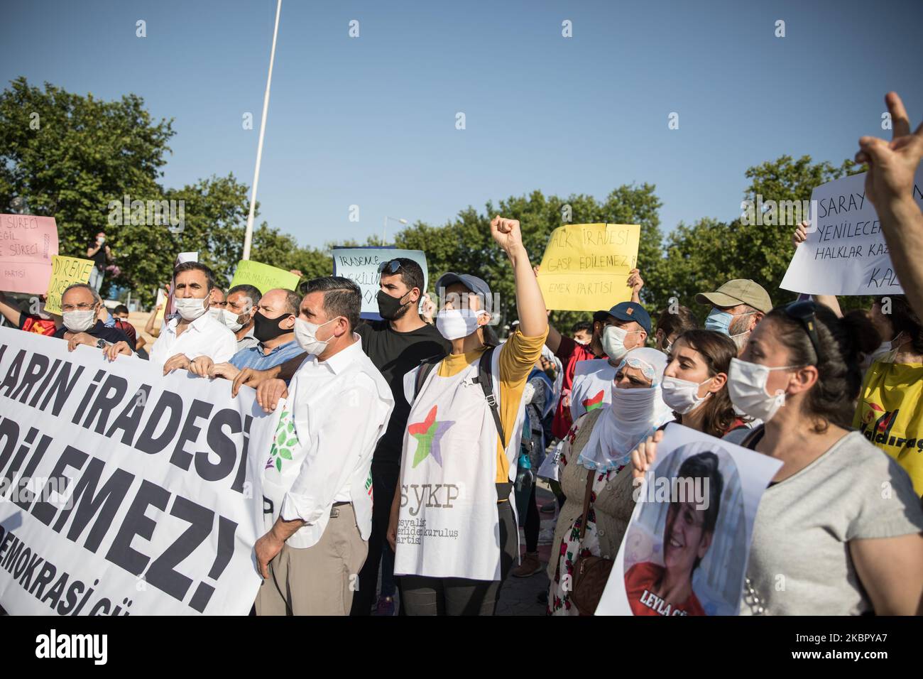 Demonstrators wearing a protective face mask holds a placard during a gathering in solidarity with the jailed pro-Kurdish Peoples' Democratic Party (HDP) lawmaker Leyla Guven in Istanbul, Turkey, June 7, 2020. (Photo by Cem TekkeÅŸinoÄŸlu/NurPhoto) Stock Photo