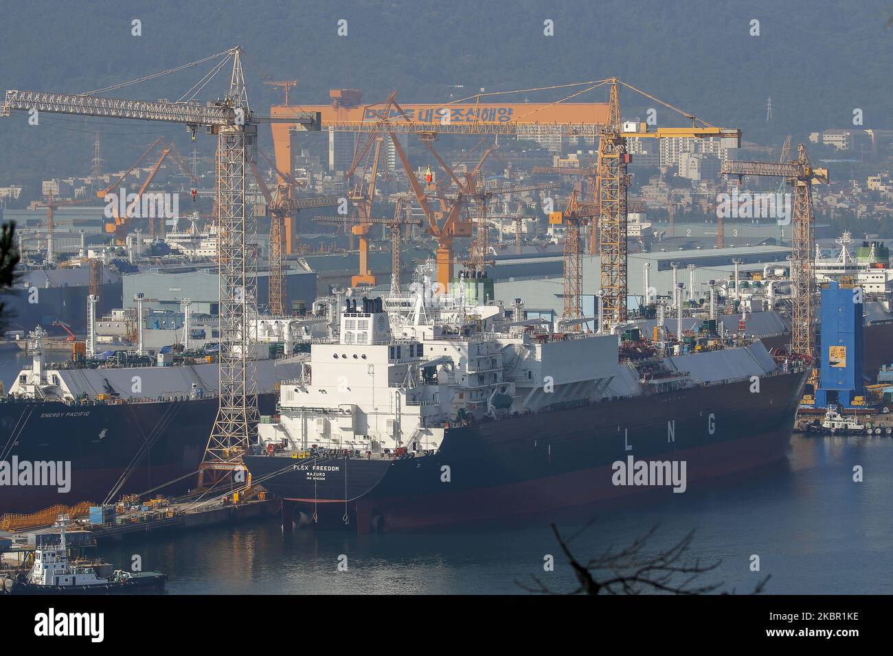 A View Scene of LNG Carrier wait for deliver vessel at DSME (Daewoo Shipbuilding Marine Engineering) in Geoje, South Korea on June 10, 2020. Korea Shipbuilding & Offshore Engineering Co., the shipbuilding holding company of South Korea's Hyundai Heavy Industries Group, said Tuesday it has won a 90 billion-won (US$75 million) order to build two petrochemical carriers. The two 50,000-ton vessels will be built by Hyundai Mipo Dockyard Co., a subsidiary of Korea Shipbuilding, starting October this year, and they will be delivered to a European company by the second half of 2021, Korea Shipbuilding Stock Photo