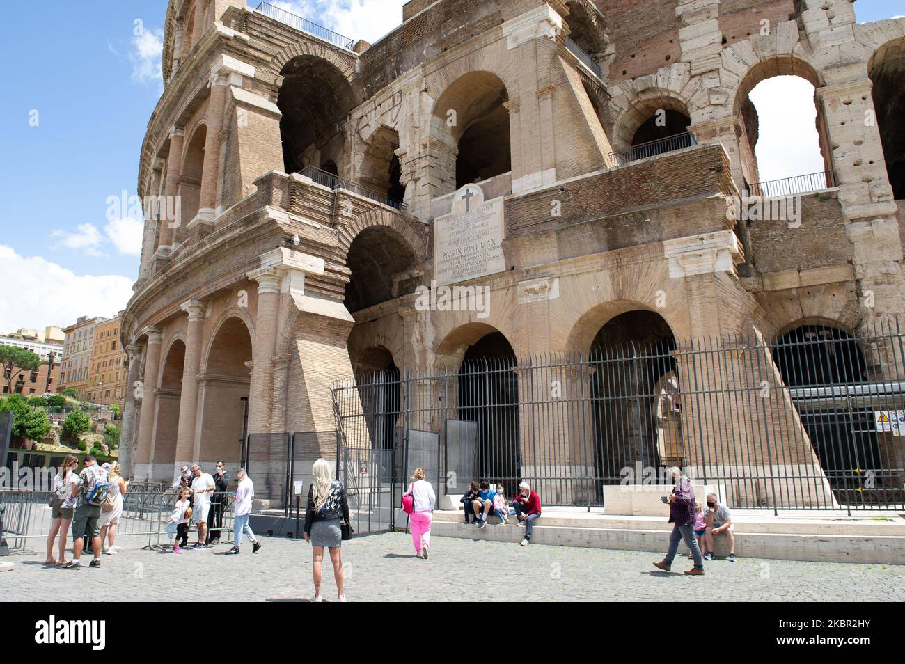 People wearing protective masks wait to visit the Coliseum monument (Colosseo) after three months of closure due to the Coronavirus pandemic on June 10, 2020 in Rome, Italy. The Colosseum, Palatine, Roman Forum and Domus Aurea reopens to the public since 1 June with some access restrictions for visitors. (Photo by Lorenzo Di Cola/NurPhoto) Stock Photo