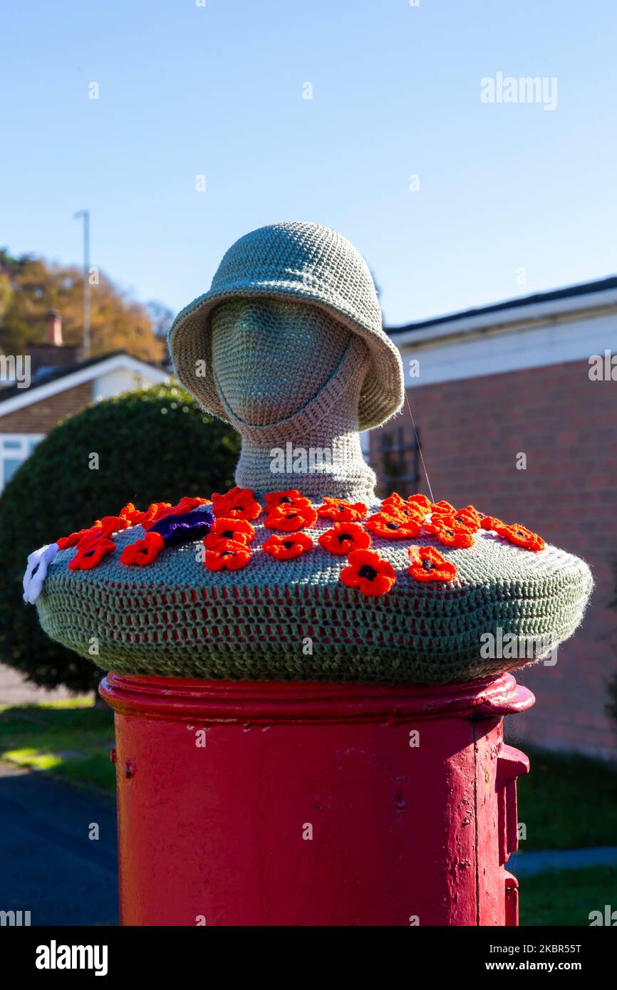 Poole, Dorset, UK. 4th November, 2022. A knitted postbox topper of soldier and red poppies in