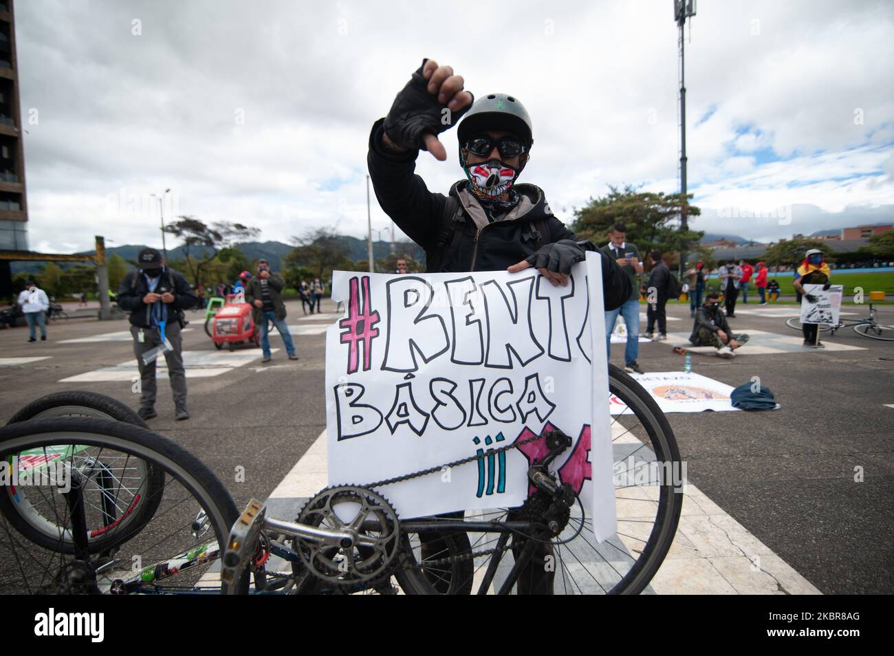 A demonstrator carries a sign that reads in spanish 'the right to obtain basic rent' During the 15J movement of the National Strike demonstrations in Colombia, demonstrations against the government of President Ivan Duque, on June 15, 2020 in Bogota, Colombia (Photo by Sebastian Barros/NurPhoto) Stock Photo