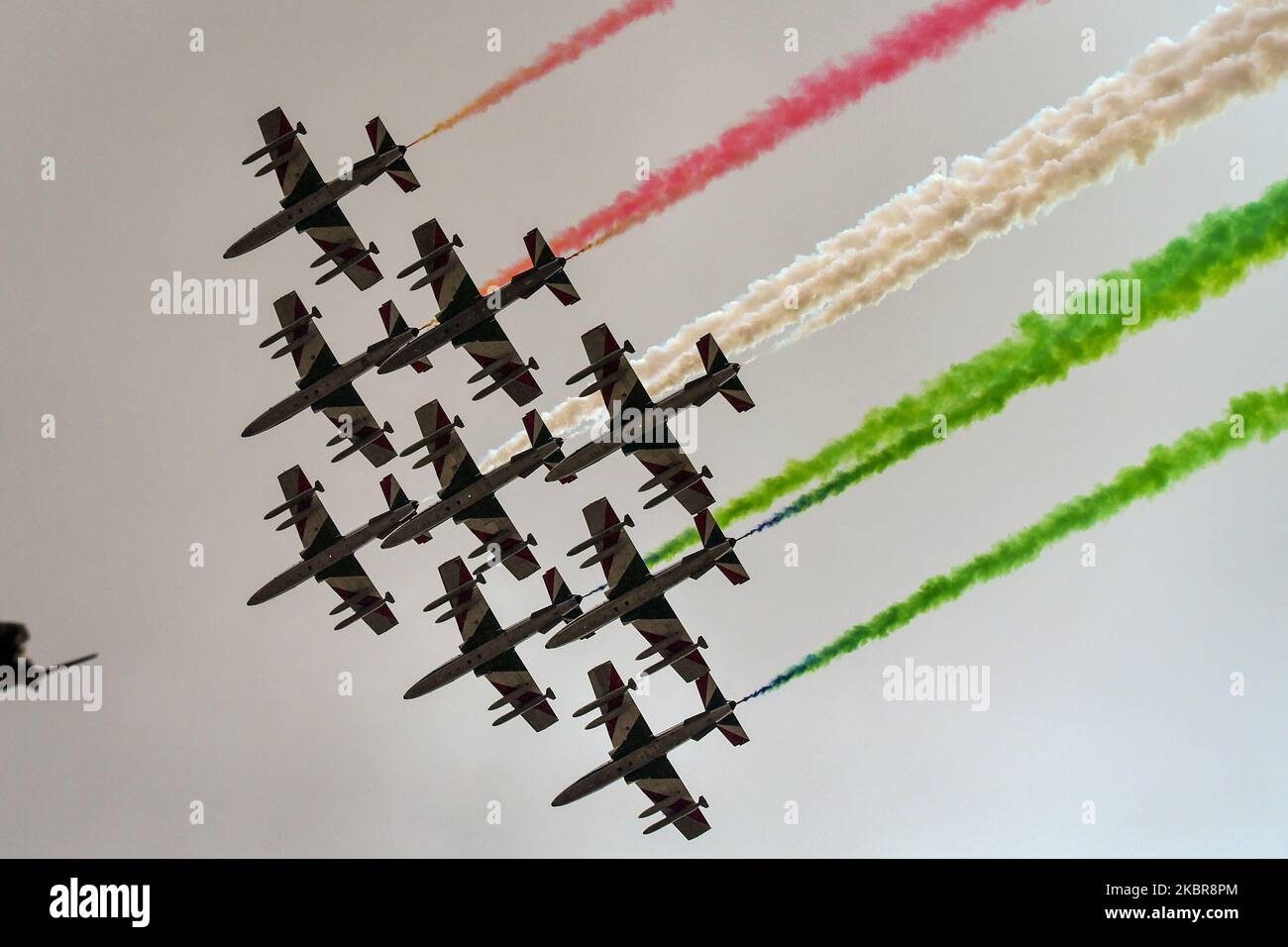 Rome, Italy. 04th Nov, 2022. Altare della Patria (Rome), 4 November 2022 The passage of the Frecce Tricolori on the sky of Rome for the Feast of the Unification of Italy and the Armed Forces Altare della Patria (Rome), Nov. 4, 2022 The passage of the Frecce Tricolori over the skies of Rome for the Feast of Italian Unity and the Armed Forces Credit: Independent Photo Agency/Alamy Live News Stock Photo