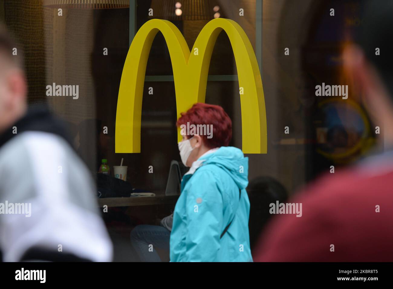 People walk by McDonald's restaurant in Krakow's Old Town. Poland surpased today 30,000 coronavirus cases. In one month, a total number increased by 10,000 new cases. Poland The Health Ministry reported today 407 new cases and 16 deaths, rising the total count to 30,195 people infected, 1,272 deaths and 14,654 recovered. On June 16, 2020, in Krakow, Poland. (Photo by Artur Widak/NurPhoto) Stock Photo