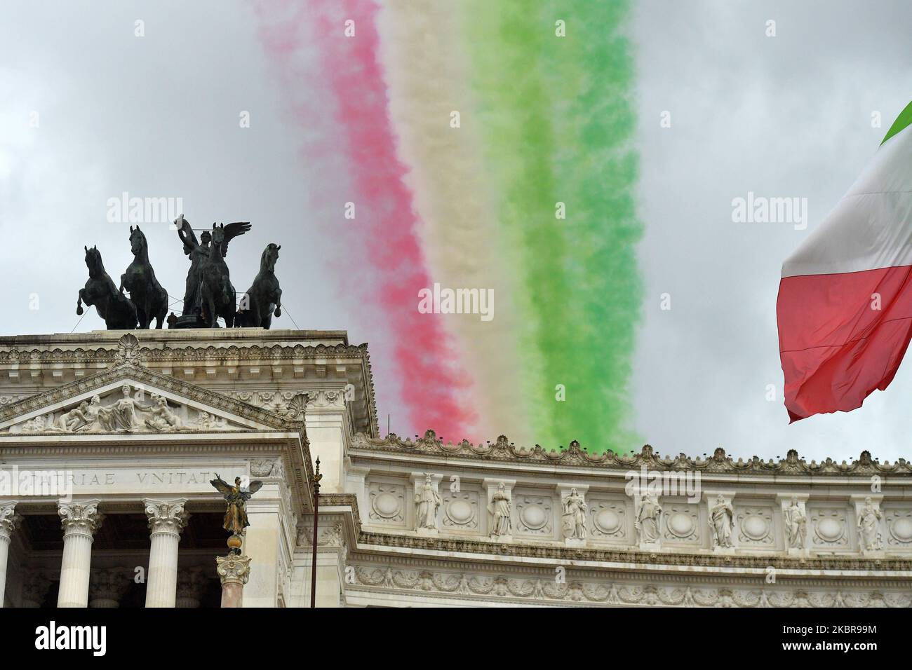 Rome, Italy. 04th Nov, 2022. Altare della Patria (Rome), 4 November 2022 The passage of the Frecce Tricolori on the sky of Rome for the Feast of the Unification of Italy and the Armed Forces Altare della Patria (Rome), Nov. 4, 2022 The passage of the Frecce Tricolori over the skies of Rome for the Feast of Italian Unity and the Armed Forces Credit: Independent Photo Agency/Alamy Live News Stock Photo