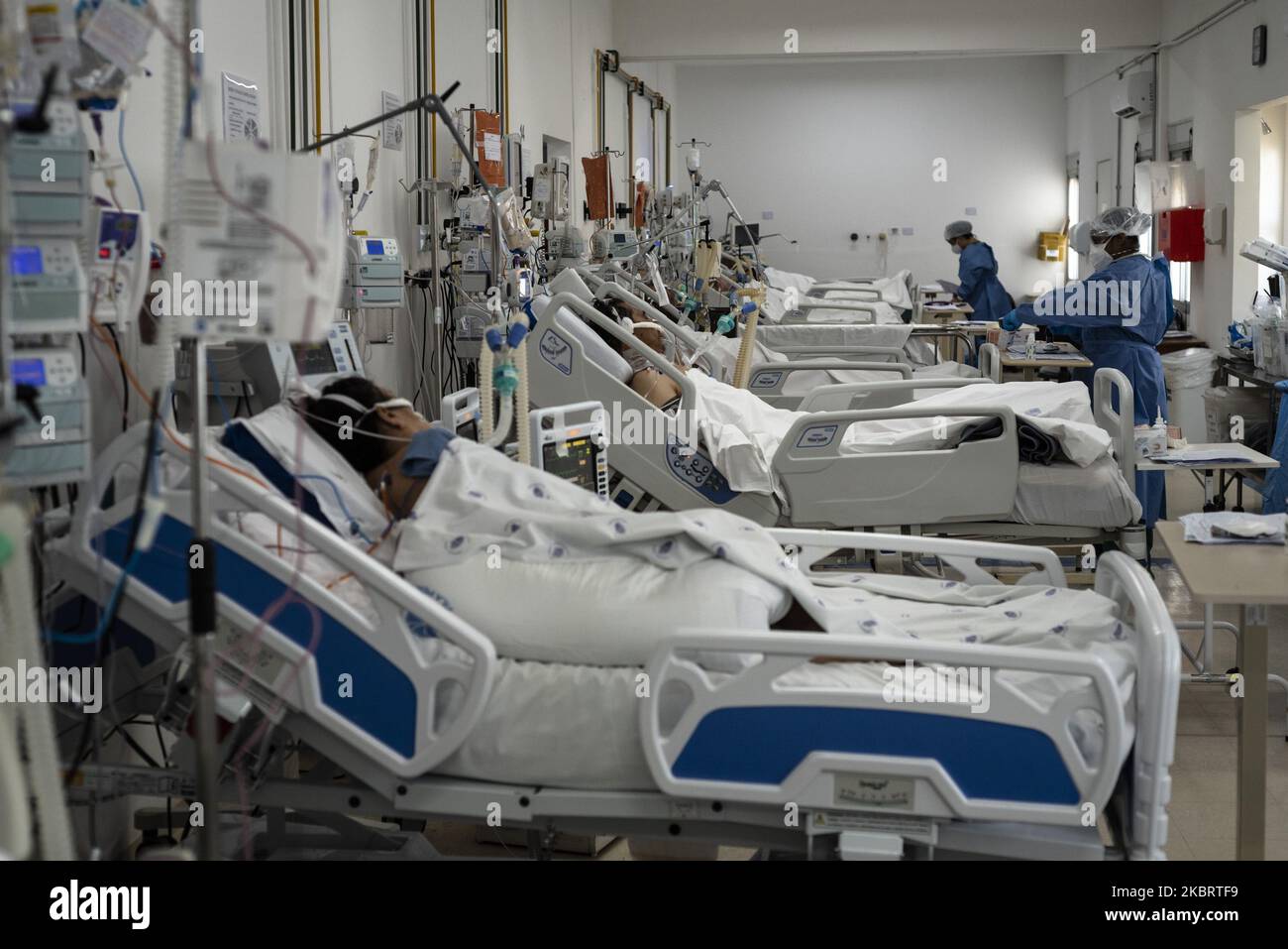 Unconscious and intubated Covid-19 patients are treated in Vila Penteado Hospital's ICU, in the Brasilandia neighborhood of Sao Paulo, on June 21, 2020. According ta a study published in June 21st, Brazil's public hospitals, like Vila Penteado, had almost 40% death rates from the new coronavirus, the double from private hospitals. Brasilandia is one of the neighborhhods in Sao Paulo with highest number of deaths from Covid-19 (Photo by Gustavo Basso/NurPhoto) Stock Photo