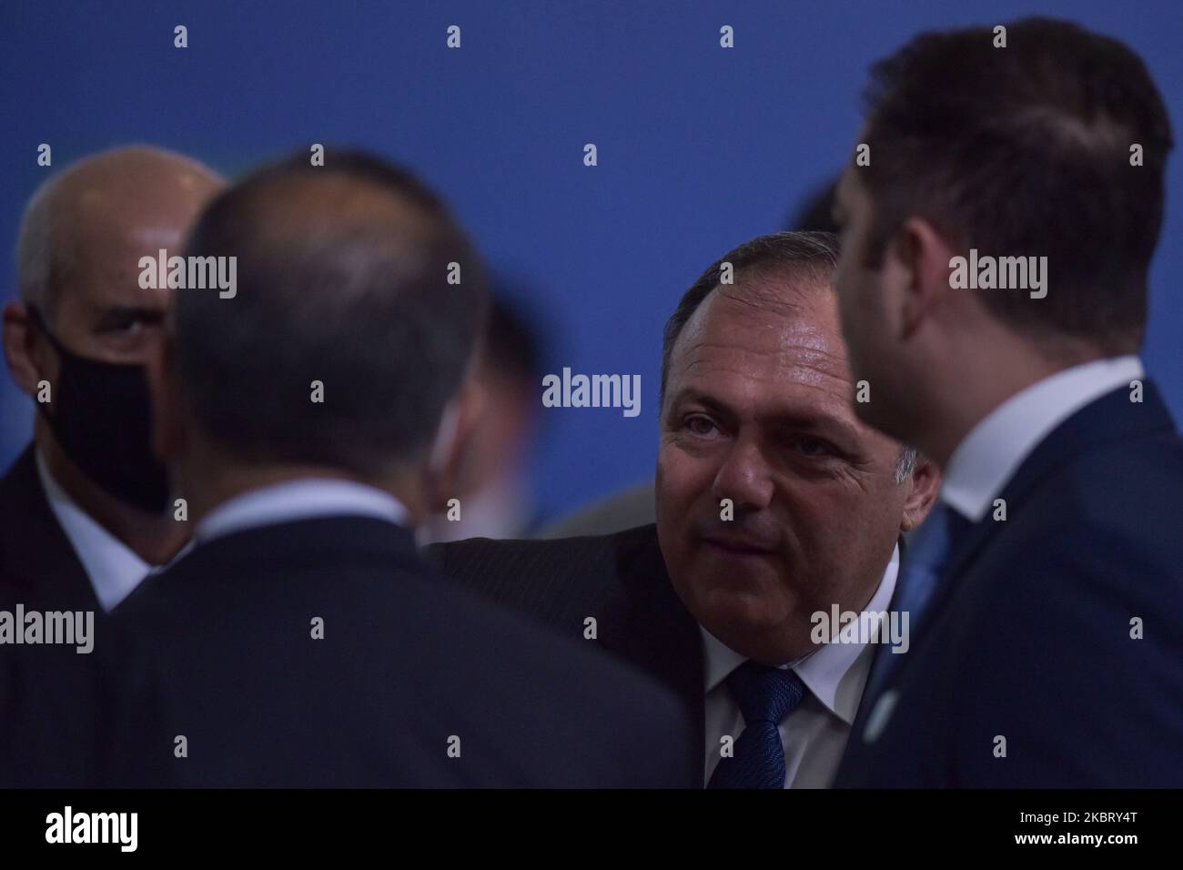 Politician without face mask hi-res stock photography and images - Alamy