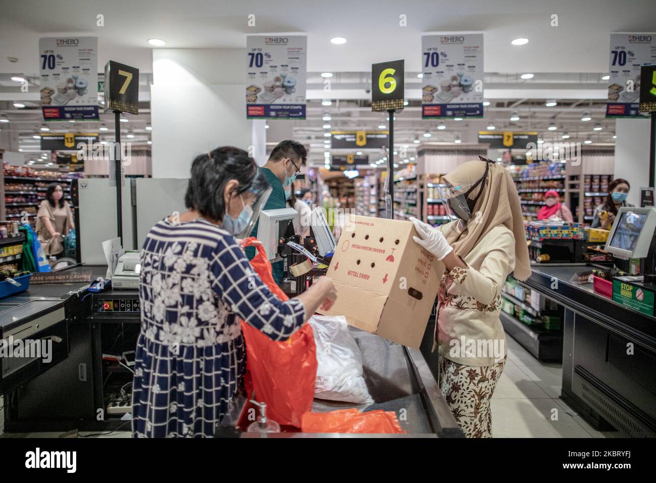 Indonesia people shopping jakarta hi-res stock photography and images -  Alamy