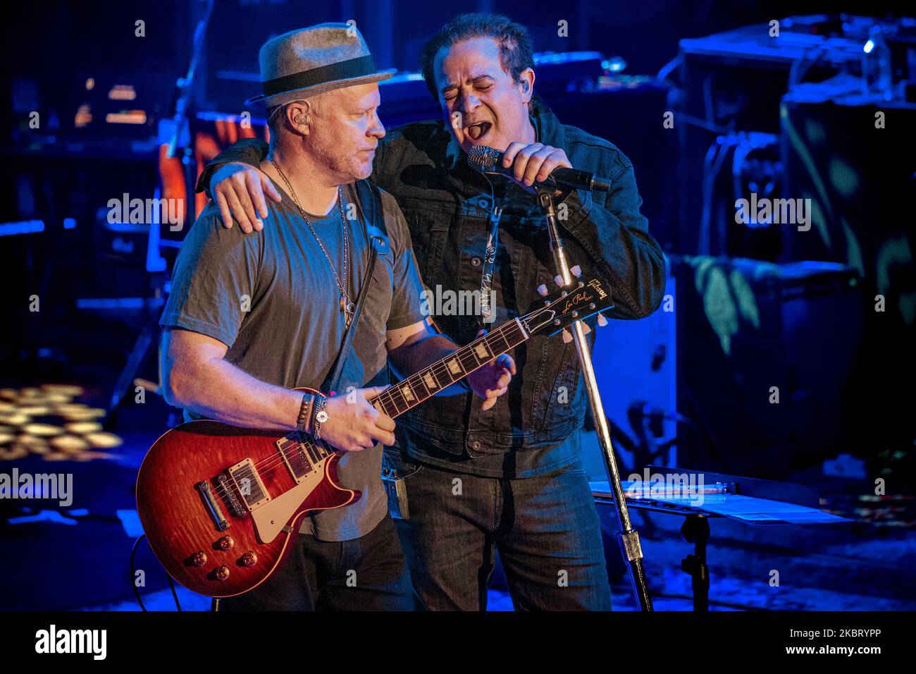 Counting crows bassist hi-res stock photography and images - Alamy
