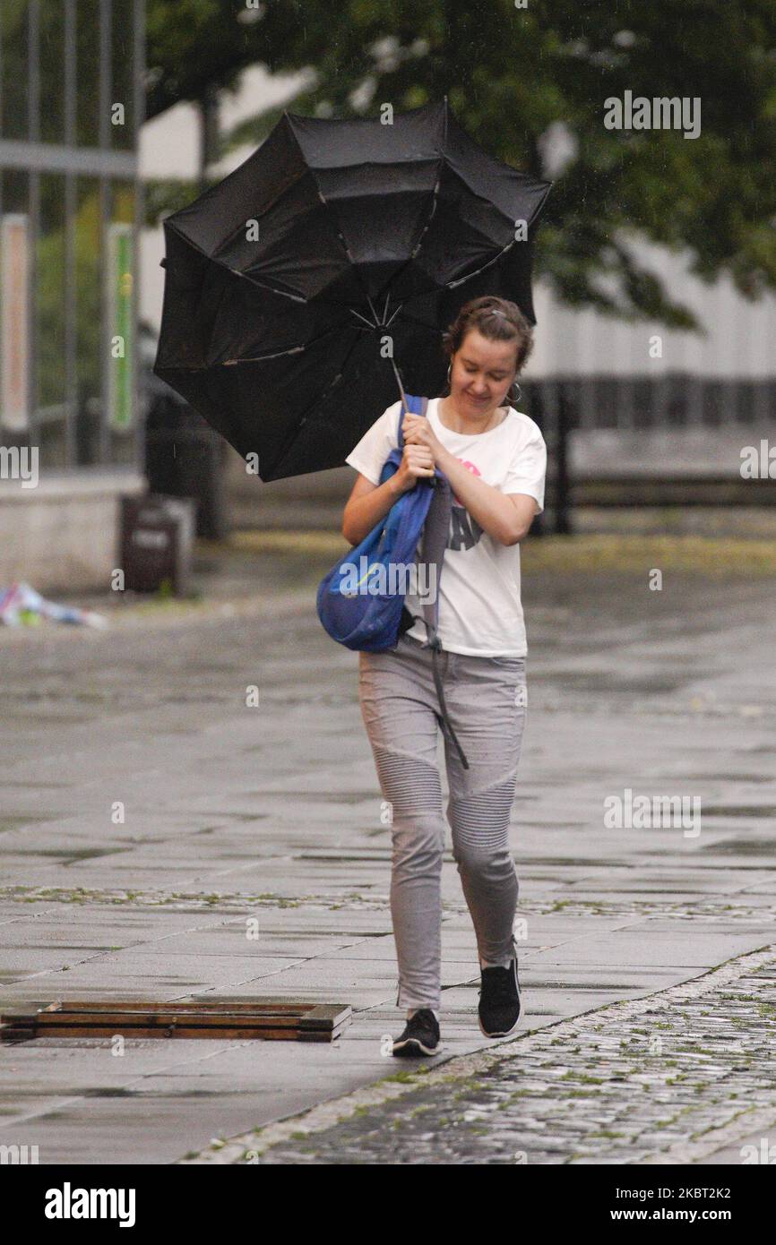 Wind gust woman hi-res stock photography and images - Alamy