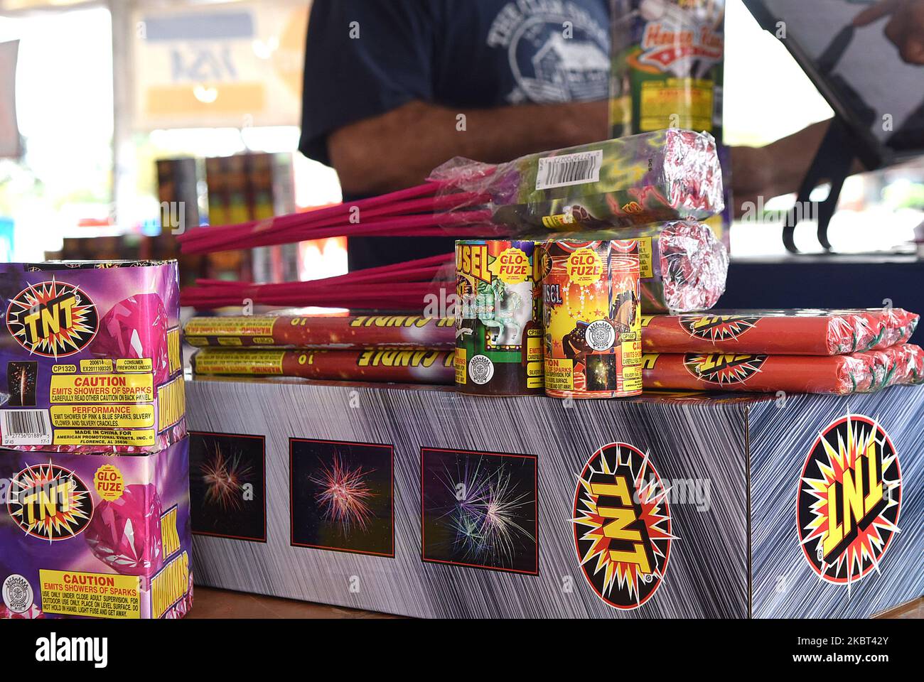 A customer purchases fireworks from a vendor in a temporary tent to celebrate Independence Day on July 4, 2020 in Orlando, Florida. Sales of personal fireworks have increased this year due to the cancellation of as many as 80 percent of the Fourth of July fireworks displays in large cities due to the coronavirus pandemic. (Photo by Paul Hennessy/NurPhoto) Stock Photo