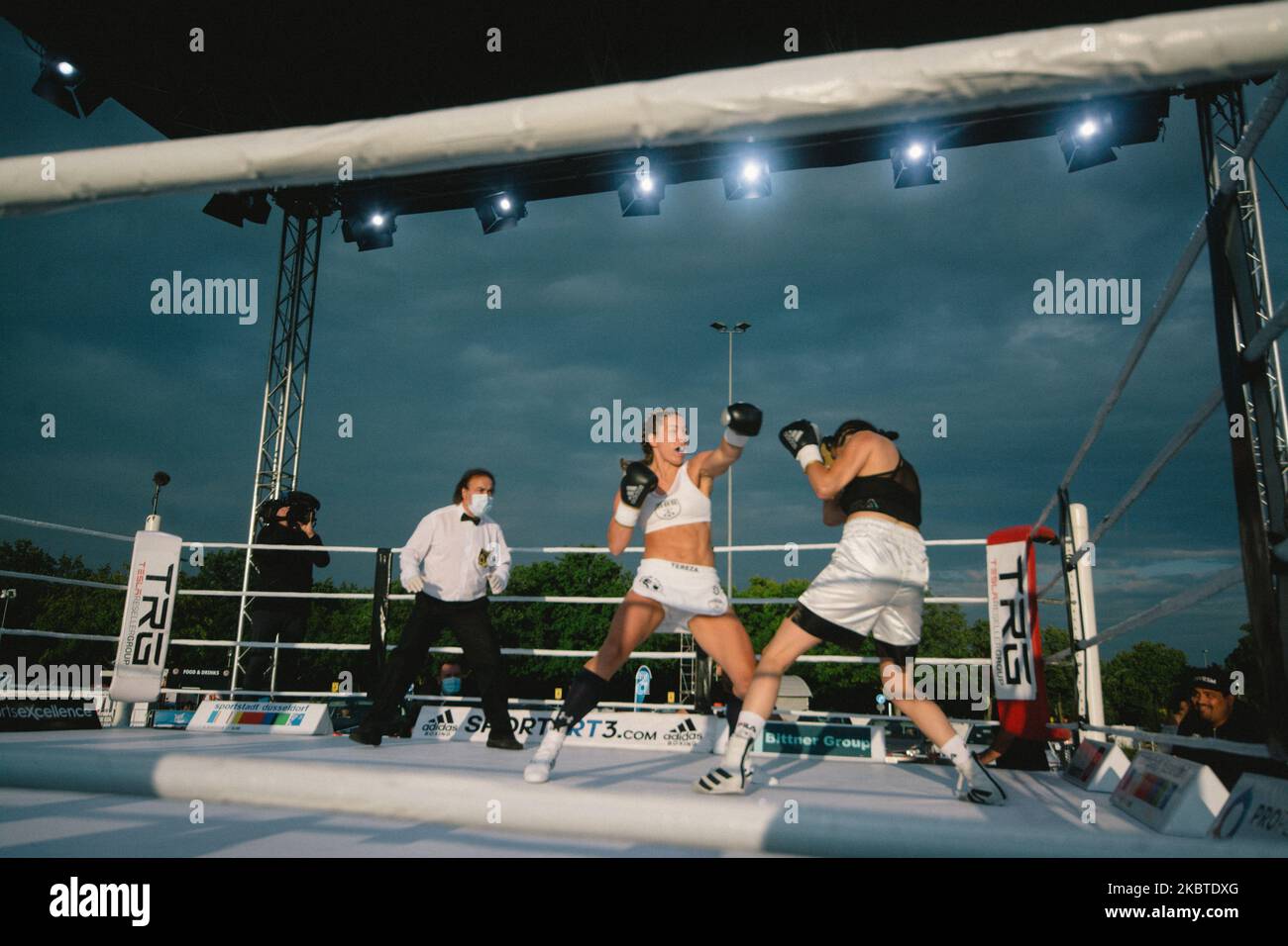 Boxing fight between Dilar Kisikyol and Tereza Dvorakova during the drive in boxing fight night in Duesseldorf, Germany on July 11, 2020 (Photo by Ying Tang/NurPhoto) Stock Photo