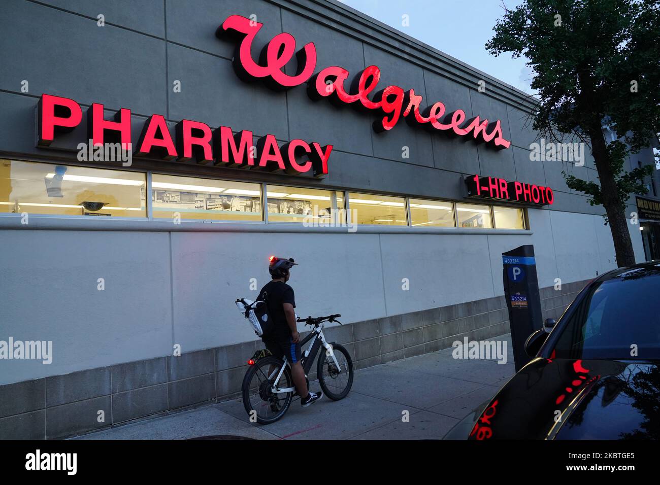 Walgreens beauty hires stock photography and images Alamy