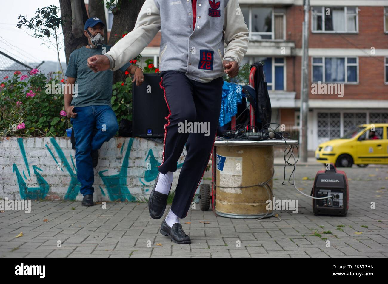 Stiven Castro, a Michael Jackson Impersonator, performs in front of residential buildings to survive the recession caused by the novel Coronavirus Pandemic, on July 12 2020 in Bogota, Colombia. (Photo by Sebastian Barros/NurPhoto) Stock Photo