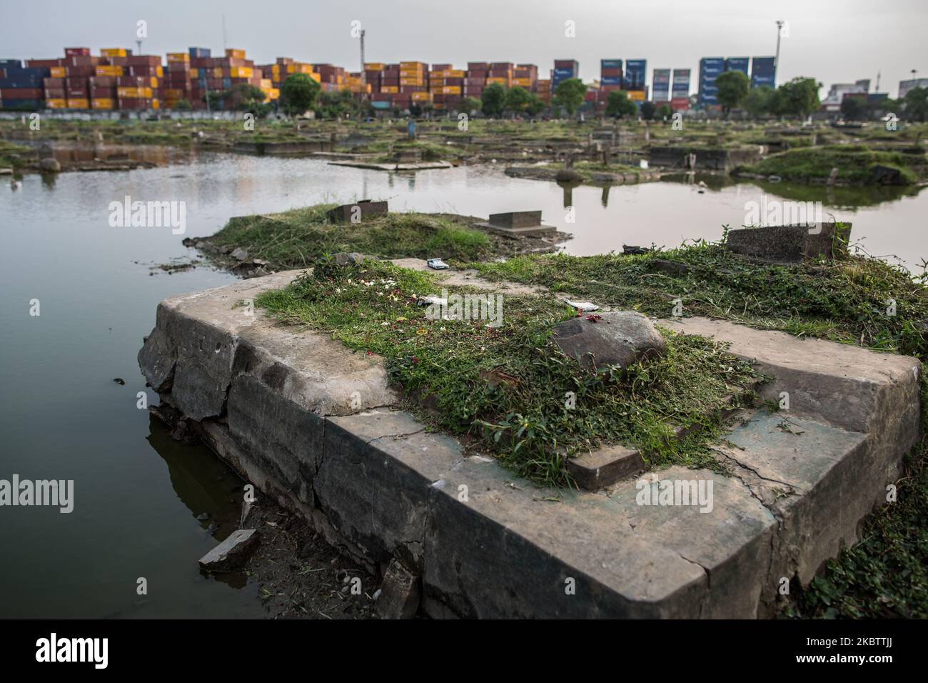 A view of public cemetery which submerged by flood waters from rising sea levels on July 18, 2020 in North Jakarta, Indonesia. Since the 1970s, parts of Jakarta have sunk more than four metres, at a rate of up to 25 centimetres a year. The Indonesian capital of Jakarta is home to 10 million people but it is also one of the fastest-sinking cities in the world. About 40 percent of Jakarta now lies below sea level. (Photo by Afriadi Hikmal/NurPhoto) Stock Photo
